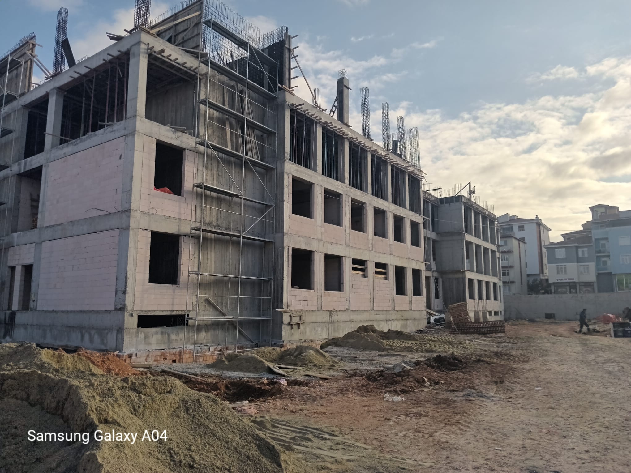 Eskişehir İli Odunpazarı İlçesi Emek Mah. 32 Derslikli Anadolu Lisesi Yapım İşi